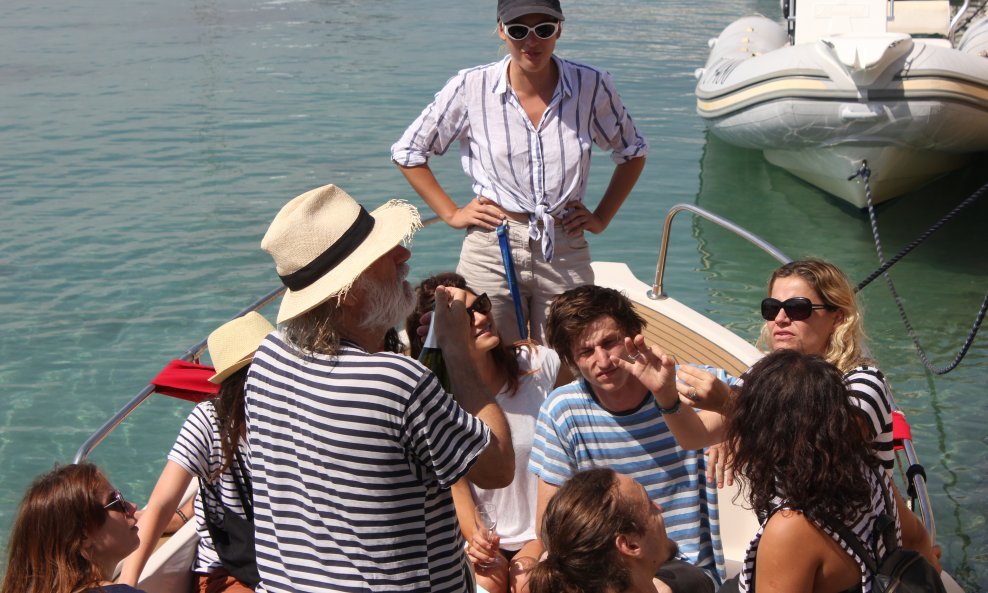 Rade i Lucija Šerbedžija s glumcima na brodu