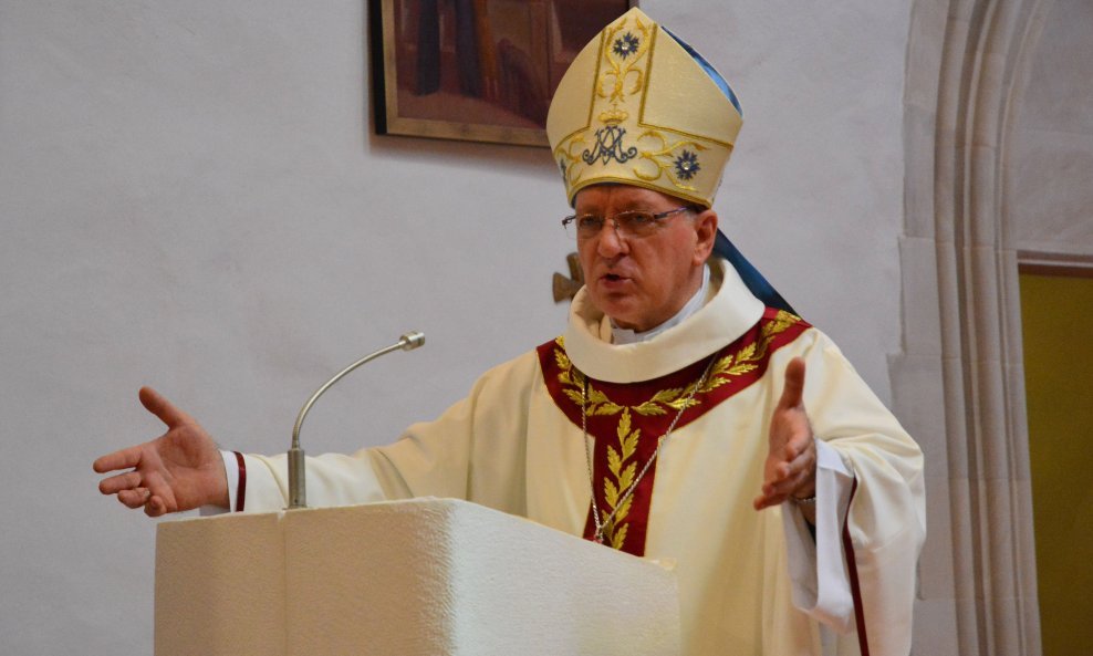 Požeški biskup Antun Škvorčević otvorio Katoličku osnovnu školu u Novskoj