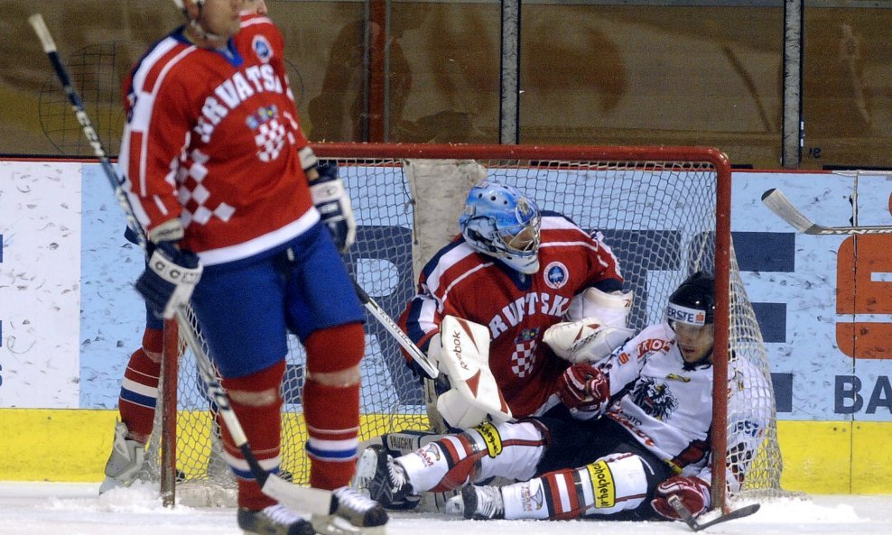 Hokej na ledu, Vanja Belić