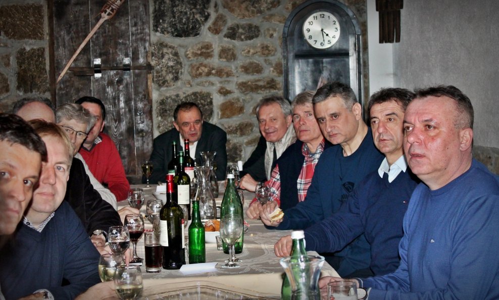 Karamarko, Milinović s ličkim HDZ-ovcima i članovima te simpatizerima iz biznisa, zdravstva, sporta