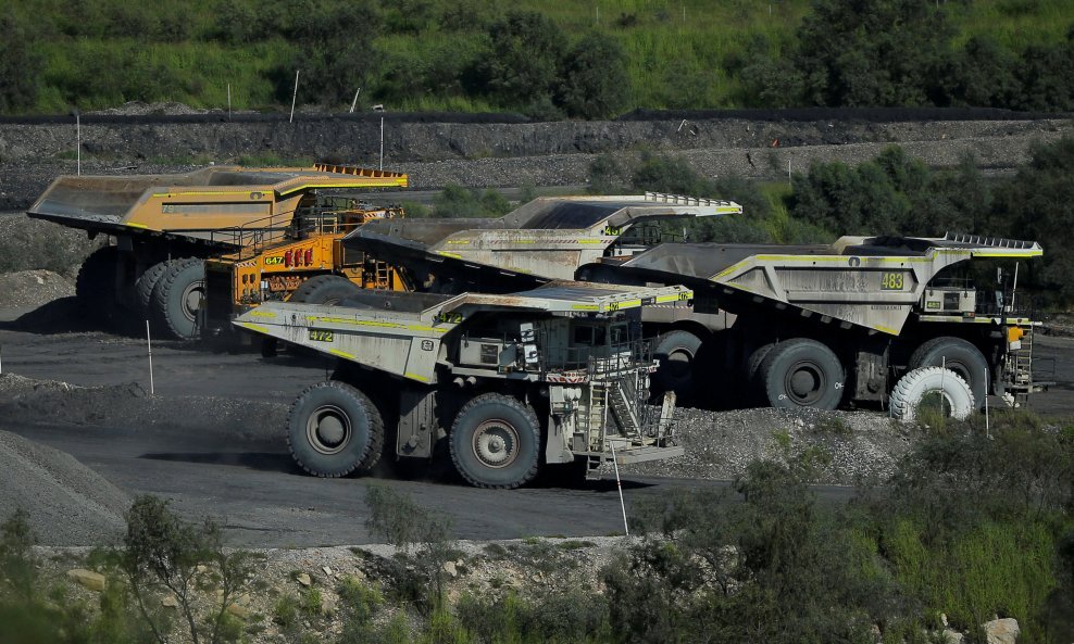Kamioni natovareni ugljenom u rudniku Rio Tinta Hunter Valley u Lemingtonu, sjeverno od Sydneyja u Australiji