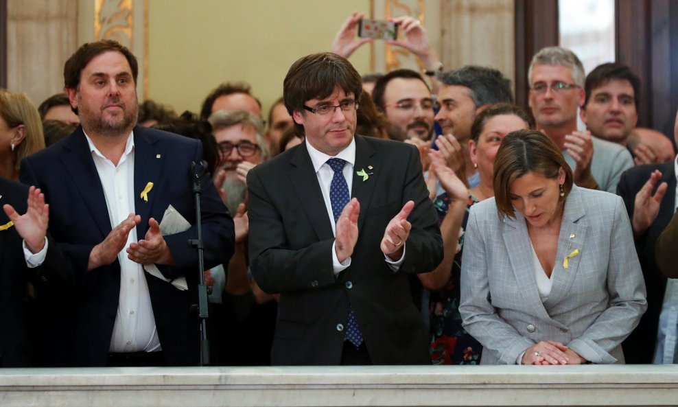 Katalonski predsjednik Carles Puigdemont nakon proglašenja neovisnosti