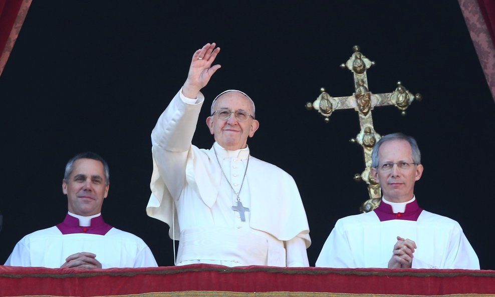 Papa Franjo uputio je Božićnu poruku 'Urbi et Orbi'