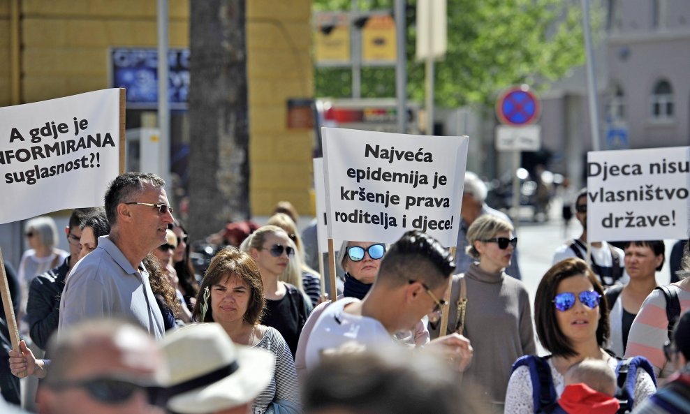 Prosvjedni skup građanske inicijative Cijepljenje - pravo izbora 2017. u Splitu