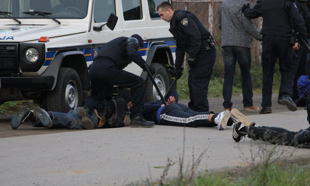 Torcidaši u rukama i pod nogama hrvatske policije