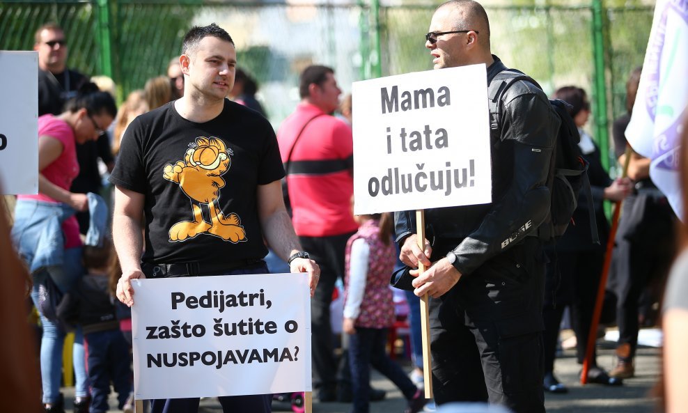 Jedan od mnogobrojnih prosvjeda roditelja protiv cijepljenja djece lani u Zagrebu