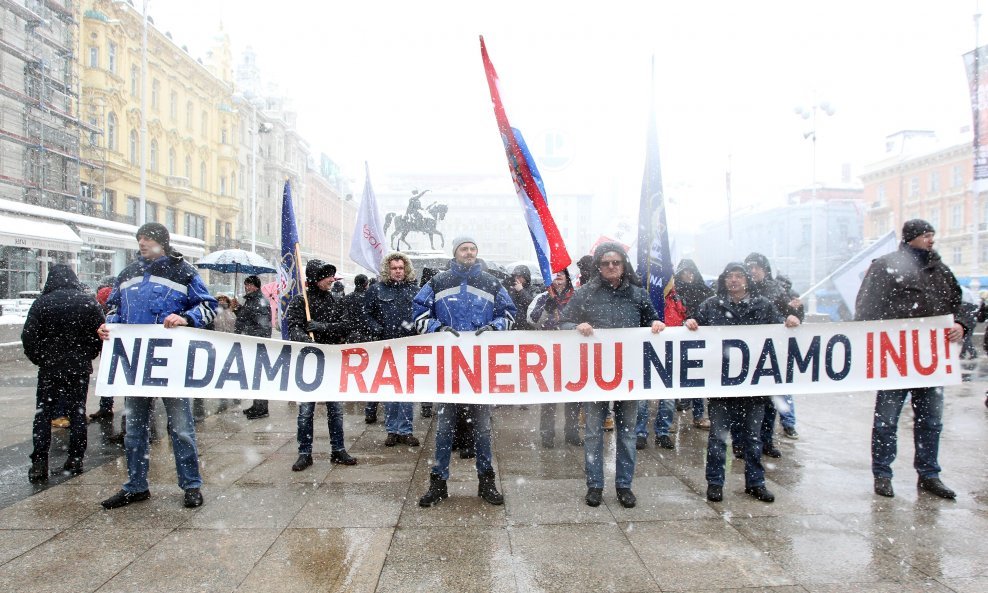 Radnici sisačke Rafinerije stigli na prosvjed u Zagreb