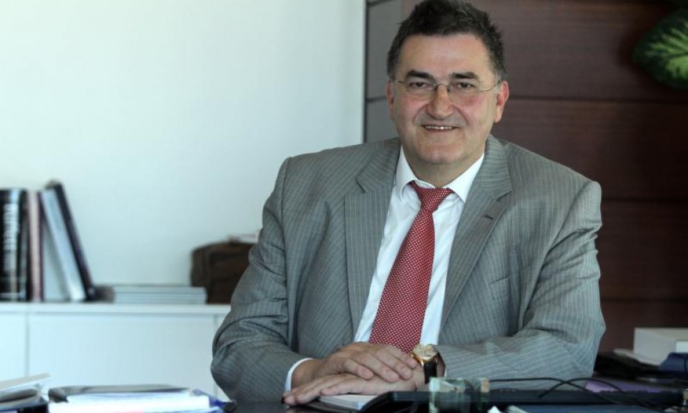 Petar Radaković, Erste banka