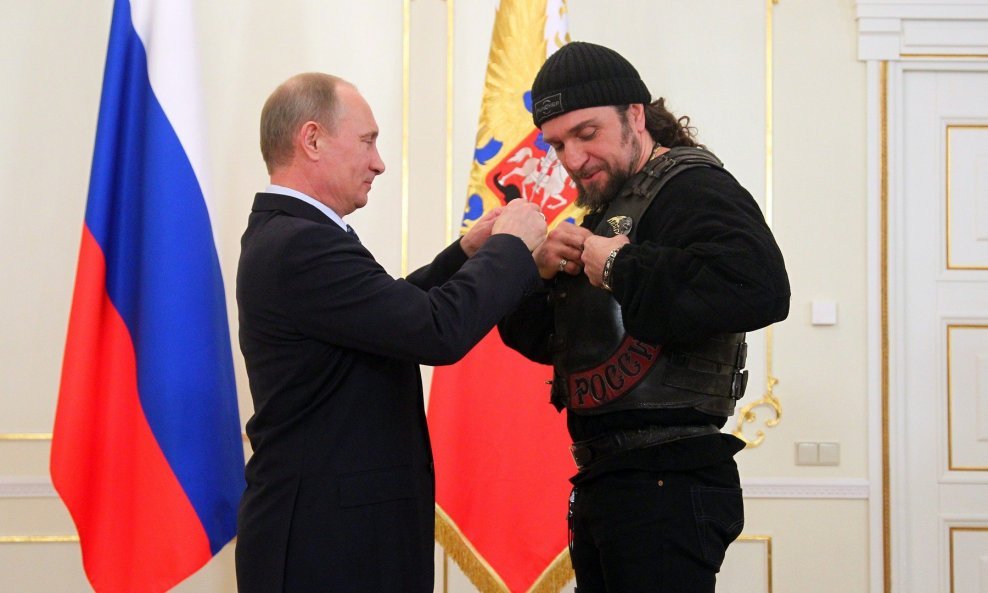 Putin odlikuje Zaldastanova ruskim Ordenom časti