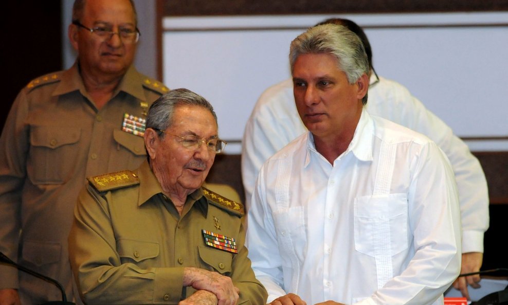 Raul Castro sa svojim mogućim nasljednikom Diaz-Canelom