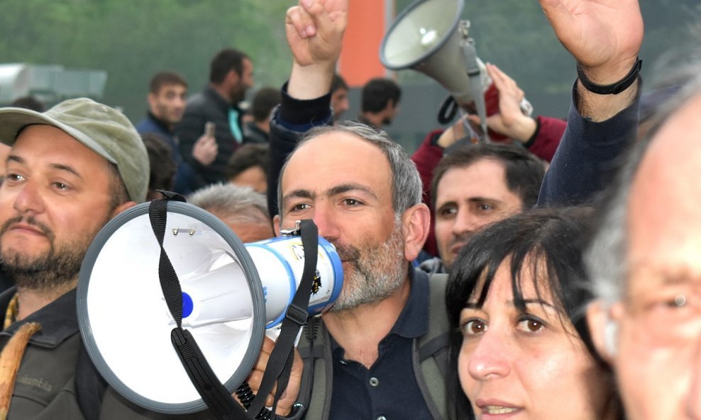 Pašinjan predvodi prosvjede protiv Sargasjana