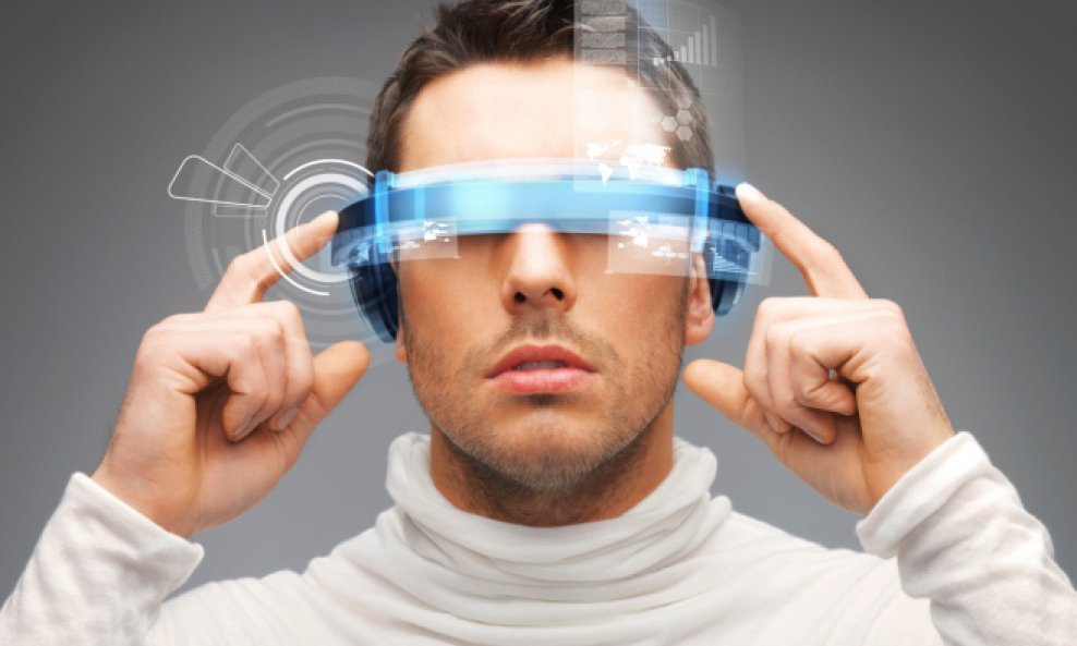 virtualna stvarnost muškarac naočale