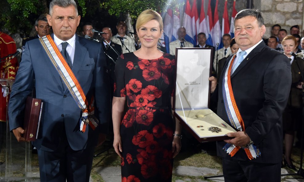Ante Gotovina, Kolinda Grabar Kitarović i Mladen Markač prilikom dodjele odlikovanja