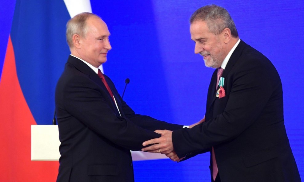 Vladimir Putin dodjeljuje rusko državno odlikovanje Milanu Bandiću