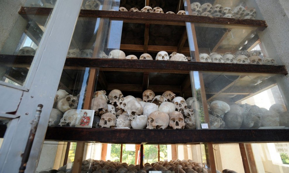 Pod režimom Crvenih Kmera ubijeno je oko 2 milijuna ljudi.