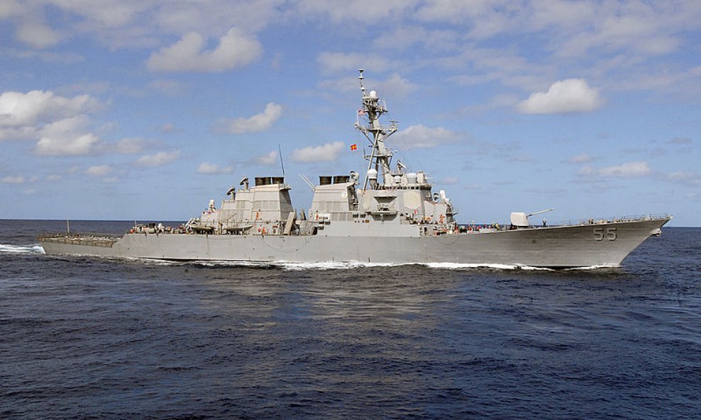 Američki razarač USS Stout 