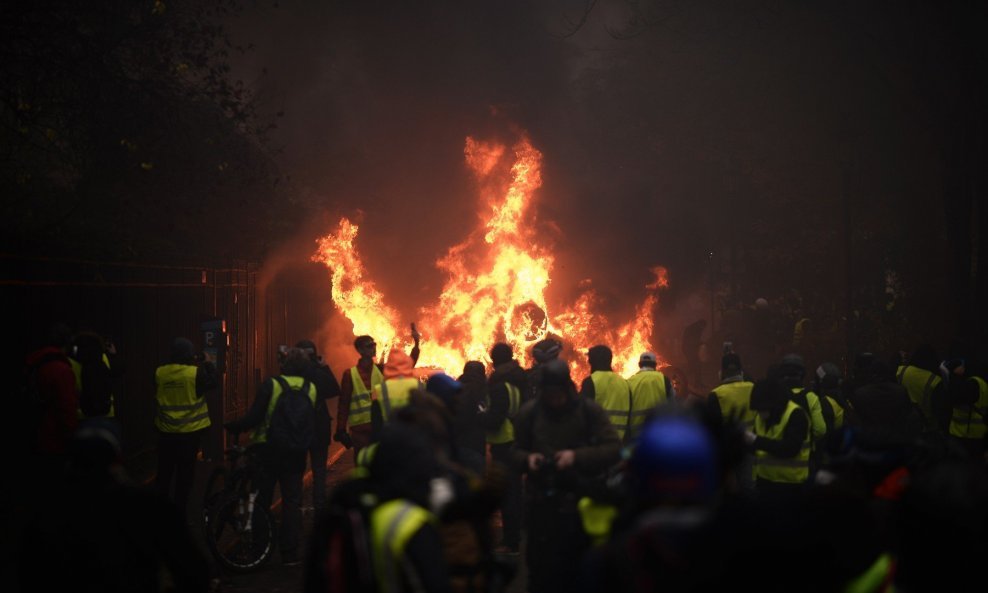 Prosvjedi žutih prsluka u Parizu