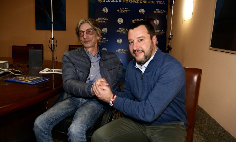 Matteo Salvini s muškarcem čijeg je oca ubio Battisti, a njega ozlijedio