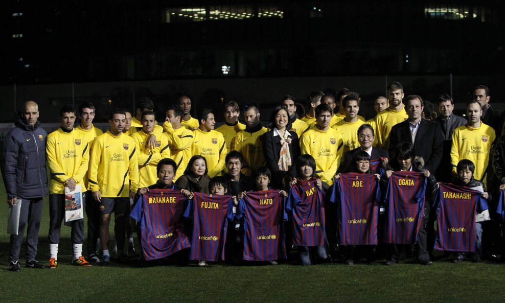Nogometaši Barcelone s djecom iz Fukushime