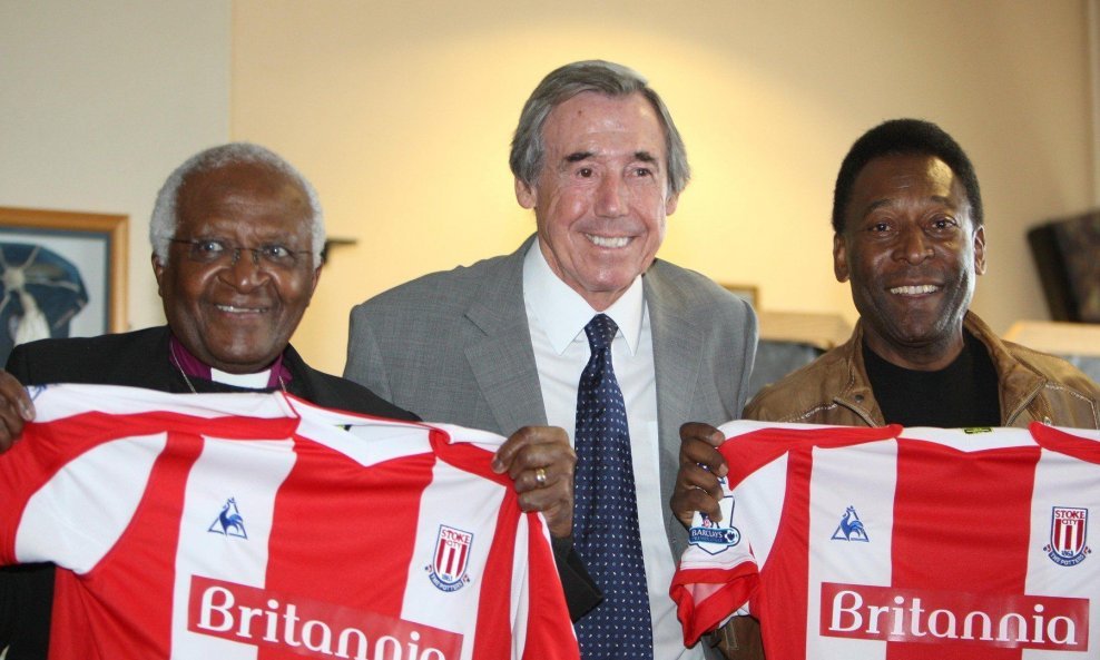 Gordon Banks (u sredini); Archbishop Desmond Tutu (lijevo) i Pele (desno)