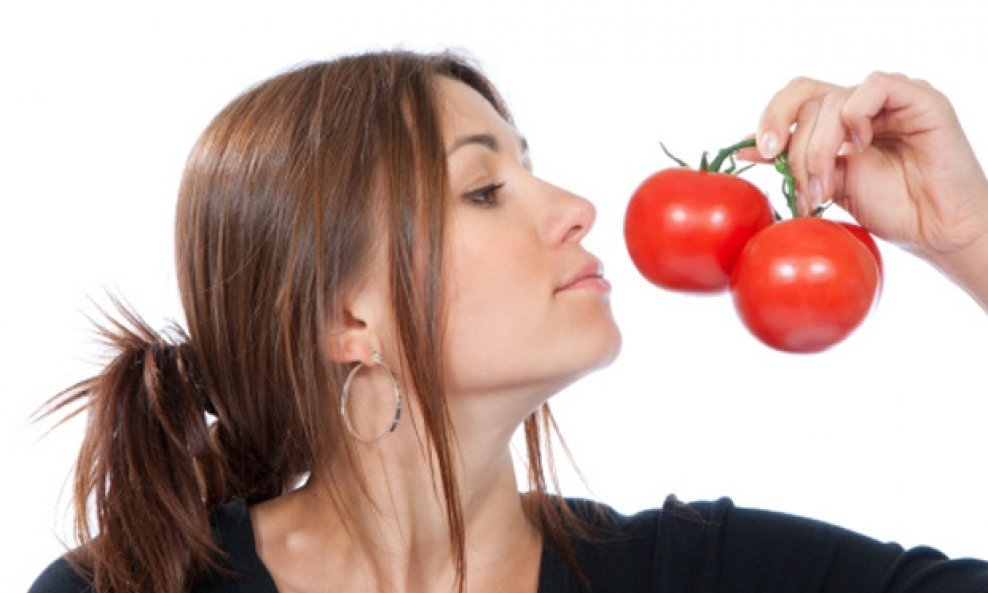 žena hrana rajčica zdravlje