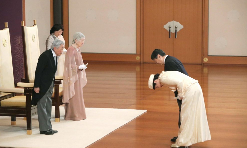 U travnju ove godine car Akihito i carica Michiko proslavili su 60. godišnjicu braka primajući čestitke nasljednika Naruhita i Masako