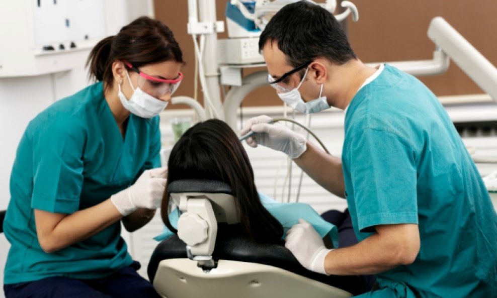 dentalni tehničari zubar