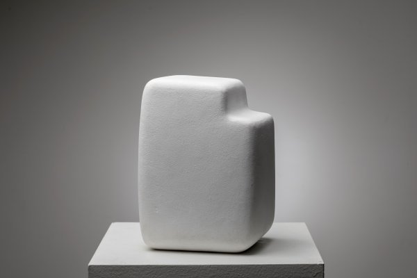 Neposredno pred njegov 98. rođendan, 2019., skulptura 'Oblik prostora (Frižider)' Ivana Kožarića iz 1963. uvrštena je u zbirku prestižnog njujorškog Muzeja moderne umjetnosti (MoMA)