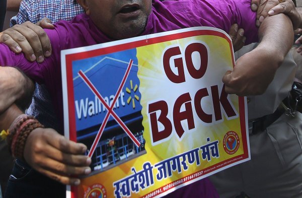 Prosvjedi u Indiji nakon objave da će Walmart preuzeti 77 posto indijskog etrgovca Flipkarta za 16 milijardi dolara