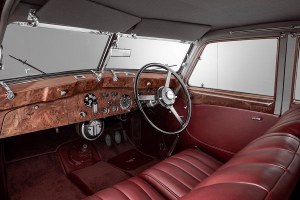 Bentley Corniche - tvornički restaurirani model iz 1939.