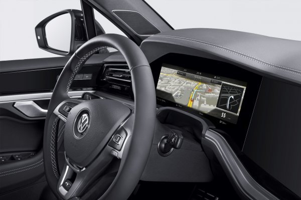 Volkswagen sada zamjenjuje analognu tehnologiju zaslona iza upravljača slobodno konfiguriranim zakrivljenim zaslonom visoke rezolucije