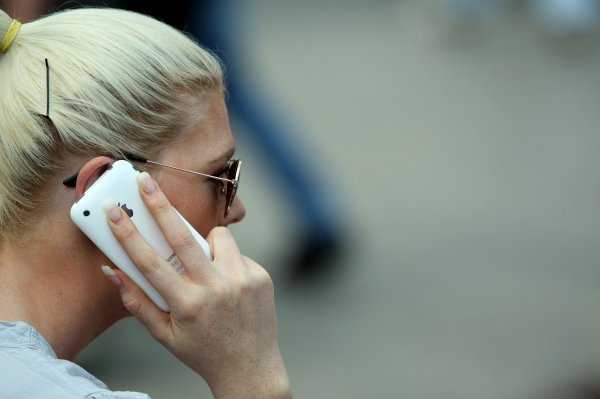Loše koncipirana telefonska anketa može propustiti obuhvatiti različite skupine građana koji u vrijeme anketiranja nisu dostupni na svojim fiksnim telefonskim linijama, a dio građana (više) niti ne posjeduje fiksni telefon