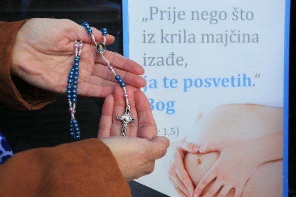 U Hrvatskoj se i ispred bolnica moli protiv pobačaja. Davor Javorovic, Pixsell