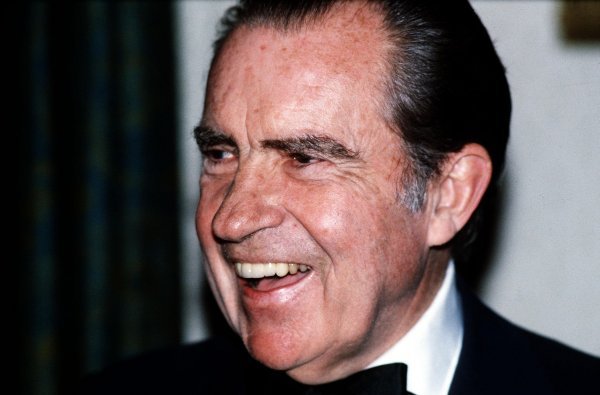 Ostavka Richarda Nixona prekinula je postupak njegova opoziva