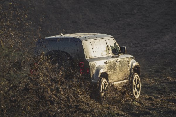 Land Rover Defender na snimanju najnovijeg filma o Jamesu Bondu