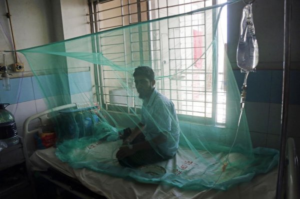Liječenje denga groznice u bolnici u Bangladešu, studeni 2019.