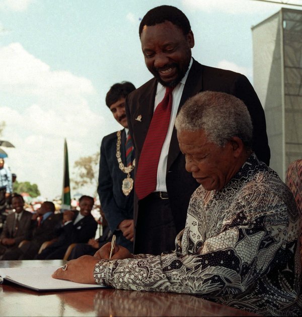 Bivši predsjednik JAR-a Nelson Mandela i aktualni predsjednik Cyril Ramaphosa