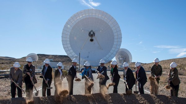U Kaliforniji su započeli radovi na postavljanju nove antene koja će komunicirati s astronautima u dubokom svemiru