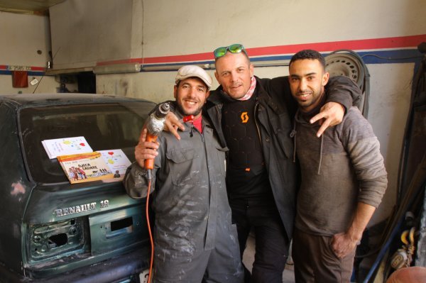 Boujdour, u radionici Garage Afrique, slijeva nadesno Simo, Fila i Rašid