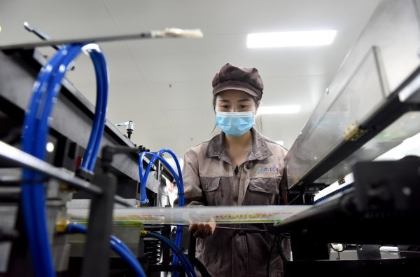 U tvornici u Xingtaiju bave se proizvodnjom novih materijala koji bi se mogli iskoristiti u borbi protiv koronavirusa