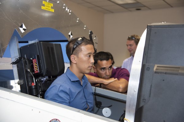 Jonny Kim i Raja Chari vježbaju let u X-59 QueSST simulatoru