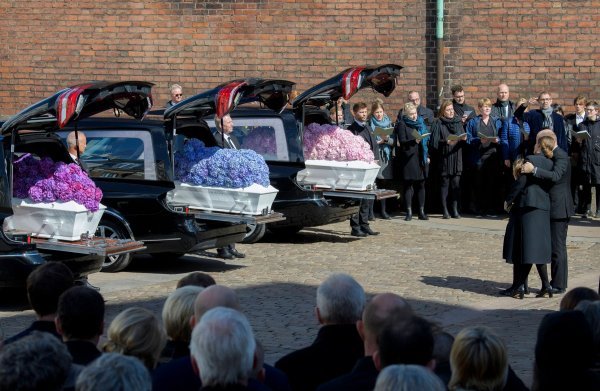 Pogreb troje djece danskog milijardera  Andersa Holcha Povlsena, ubijene u terorističkom napadu ISIL-a u Šri Lanci