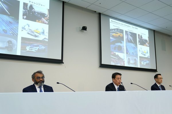 Ashwani Gupta, operativni direktor Nissana; Makoto Uchida, predsjednik i generalni direktor Nissana, Stephen Ma, financijski direktor Nissana