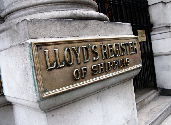Lloyd's je tijekom 18. stoljeća uglavnom osiguravao robove po standardnim premijama za teret