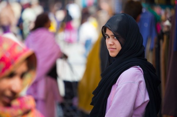 Irak, Libija, Saudijska Arabija i Sudan imaju zakone koji zahtijevaju da žene nose vjersku odjeću  