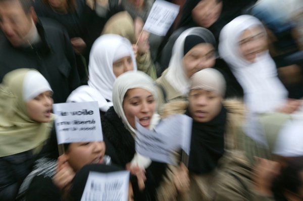 Muslimanke u Parizu prosvjedovale su protiv zabrane hidžaba