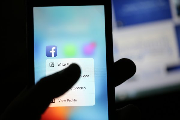 Iz financijskih izvještaja vidi se da je Facebook lani od oglašavanja ostvario gotovo 70 milijardi dolara prihoda