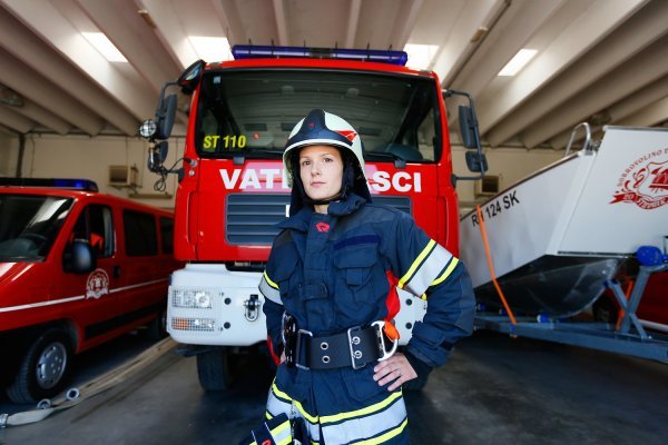 Nije teško postati vatrogaskinja, ali prije nego što se bilo tko odluči za taj poziv ona bi savjetovala da prvo postane dobrovoljni vatrogasac