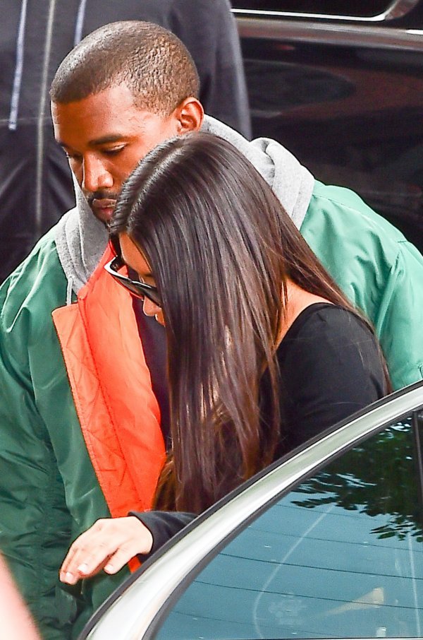 Kanye je dočekao Kim na aerodromu u New Yorku na povratku iz Pariza