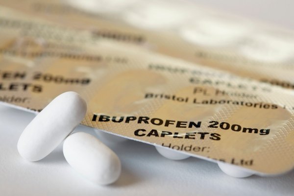 Iako izgleda nije tetan, ibuprofen treba uzimati oprezno, u što manjim količinama u što kraćem roku